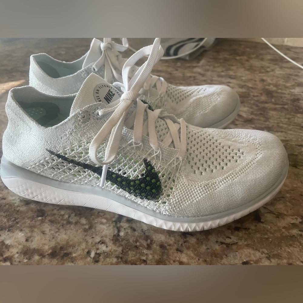Nike Women's White Free RN run knit sneakers 7